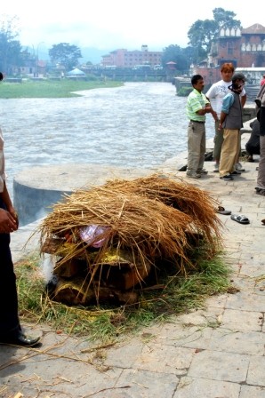 NEPAL: FIN DEL RITUAL
