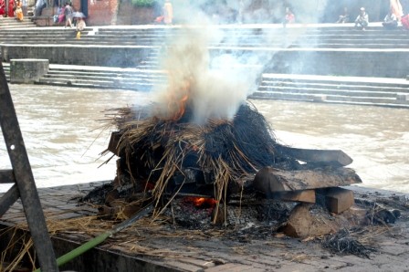 NEPAL:CREMACION